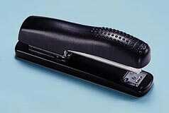 Engrapadora Bostitch Plastico Estandar Tira Completa Negro