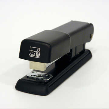Engrapadora Charles Leonard Metal Estandar Media Tira Negra
